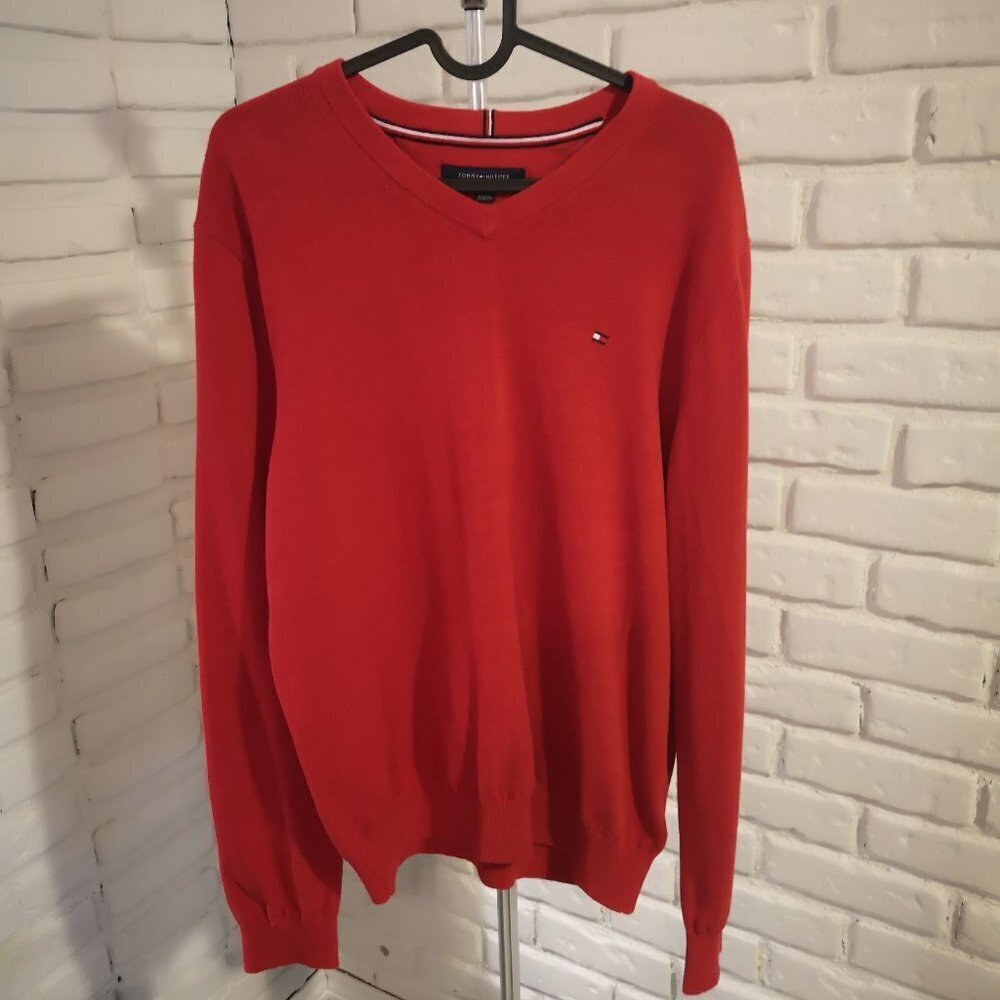Tommy Hilfiger Men's Size Medium Long Sleeve Red Lightweight V-neck Sweater